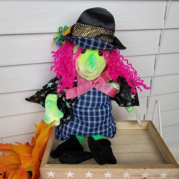 Halloween Bundle of Disney 4 piece set and Scary the Ty Beanie Baby - Picture 2 of 13